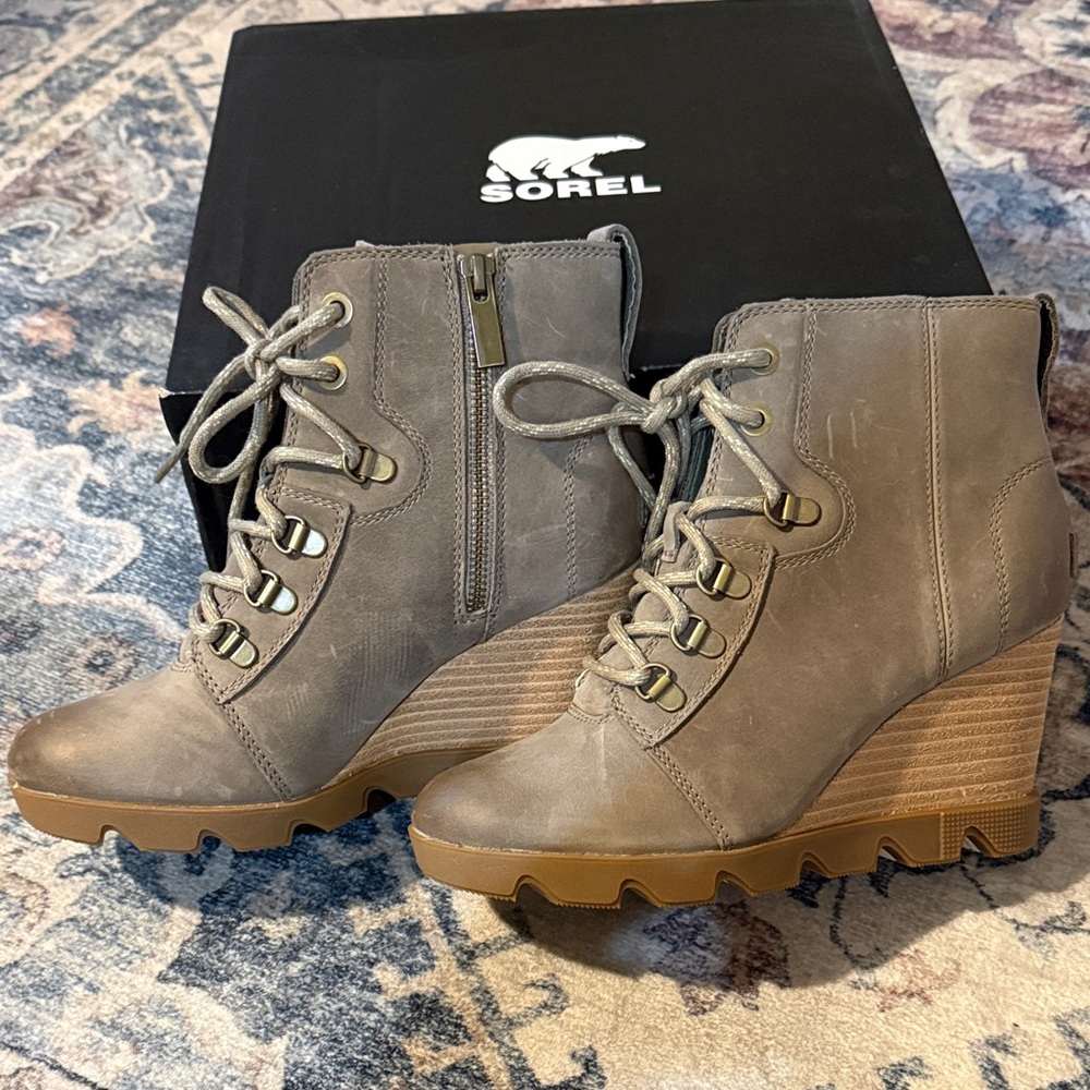 Sorel Women's Taupe Lace-Up Wedge Boots